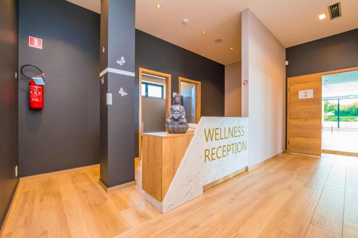 Hotel Delfin Lanterna Tar-Vabriga Екстер'єр фото