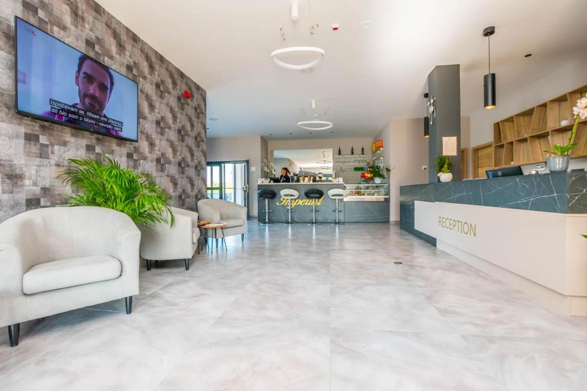 Hotel Delfin Lanterna Tar-Vabriga Екстер'єр фото