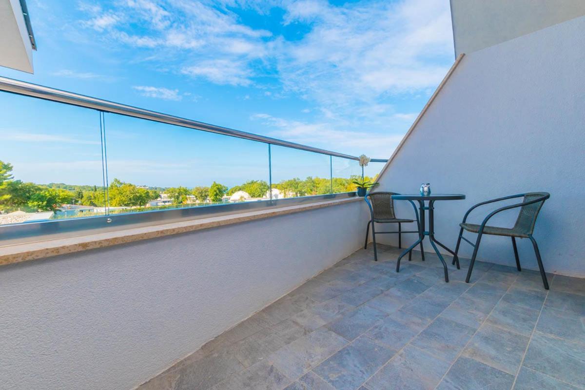Hotel Delfin Lanterna Tar-Vabriga Екстер'єр фото