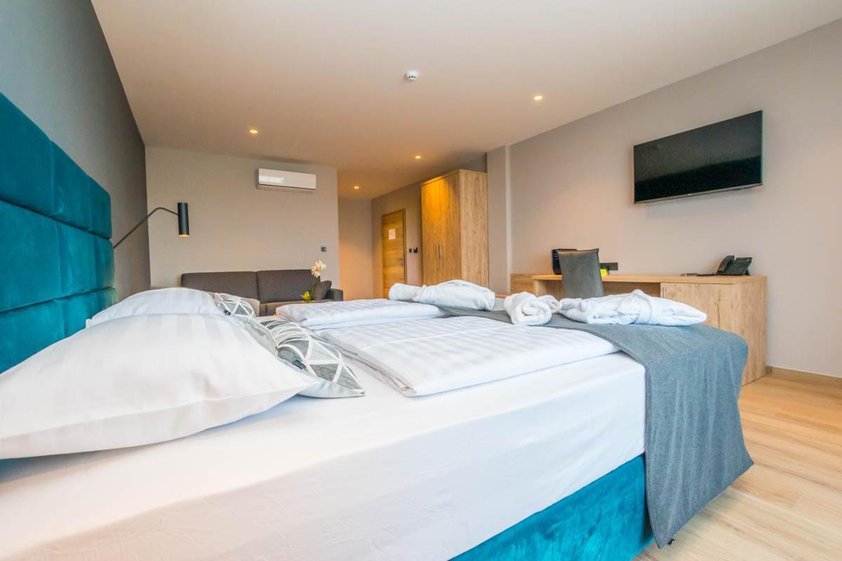 Hotel Delfin Lanterna Tar-Vabriga Екстер'єр фото