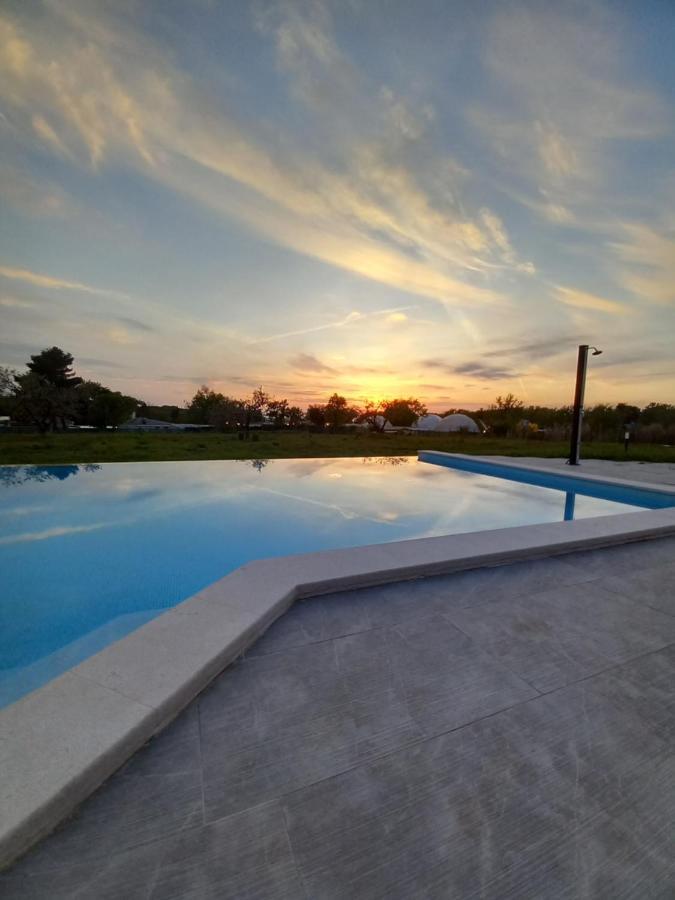 Hotel Delfin Lanterna Tar-Vabriga Екстер'єр фото