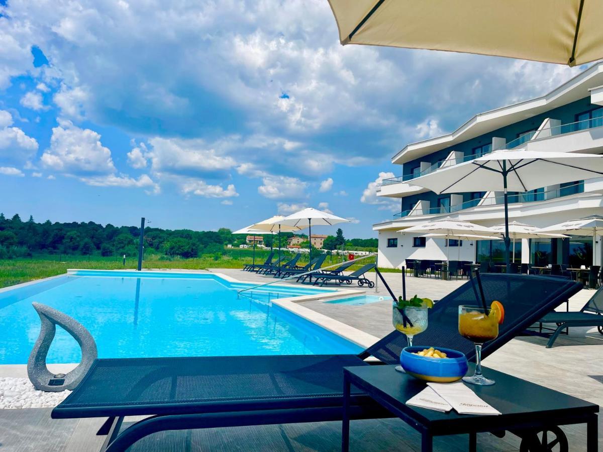 Hotel Delfin Lanterna Tar-Vabriga Екстер'єр фото
